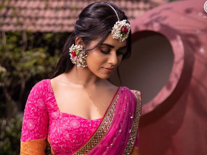மீனாட்சி தற்போது நடித்து வரும் வேலன் திரைப்படத்தில் பிரபல நடிகர்கள் சூரி, தம்பி ராமையா மற்றும் லொள்ளு சபா ஸ்வாமிநாதன் ஆகியோர் நடித்துள்ளனர்.