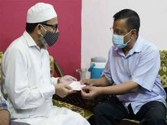 दिवंगत डॉक्टर अनस मुजाहिद के परिवार से मिले सीएम केजरीवाल, सौंपा एक करोड़ रुपये का चेक