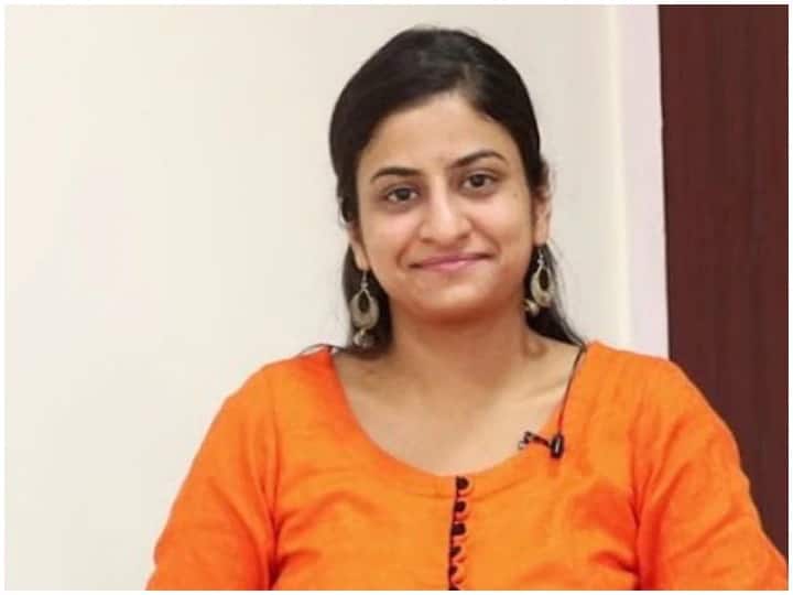 IAS Success Story: पिता को था कैंसर, फिर भी रितिका ने नहीं मानी हार, दूसरे प्रयास में बनीं UPSC टॉपर