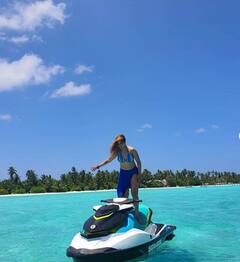 In Pics: फोटो के लिए पोज देने की कोशिश कर रही थीं बिग बॉस फेम आरती सिंह, तभी बिगड़ गया बैलेंस