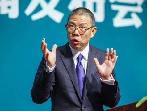 ઝોંગ ફેબ્રુઆરી સુધી એશિયાના સૌથી શ્રીમંત વ્યક્તિ હતા પણ પછી તેમણે  મુકેશ અંબાણી સામે સૌથી શ્રીમંત વ્યક્તિનું પદ ગુમાવી દીધું હતું.  ઝોંગ શાનશાન-ચેરપર્સન, નોંગફૂ સ્પ્રિંગની નેટવર્થ 65.6 બિલિયન ડોલર છે.