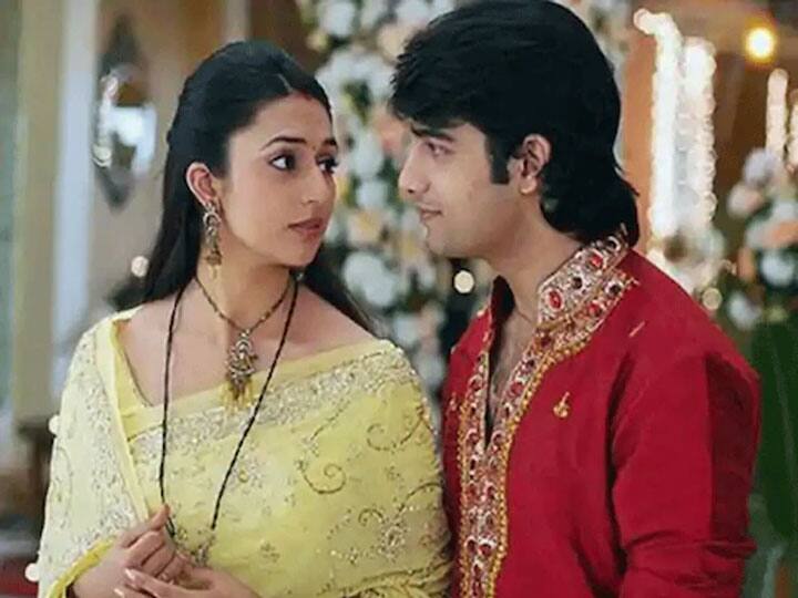 दूसरी बहु का नाम है विद्या यानी दिव्याांका त्रिपाठी. टीवी सीरियल ‘बनूं मैं तेरी दुल्हन’ में दिव्याांका त्रिपाठी ने सीधी सादी और घर परिवार को संभालने वालीं विद्या का किरदार निभाया था. इस शो में दिव्याांका त्रिपाठी को देख हर मां ये चाहती थीं कि बहु तो दिव्याांका त्रिपाठी जैसी ही हो. दिव्यांका फिर इस शो के बाद सीरियल ‘ये हैं मोहब्बतें’ में नजर आई थीं. जल्द ही वो खतरों के खिलाड़ी शो में स्टंट करते दिखाई देंगी.