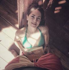 ऋतिक रोशन की एक्ट्रेस 43 साल में बन गईं दादी, देखे एक से एक हॉट तस्वीरें