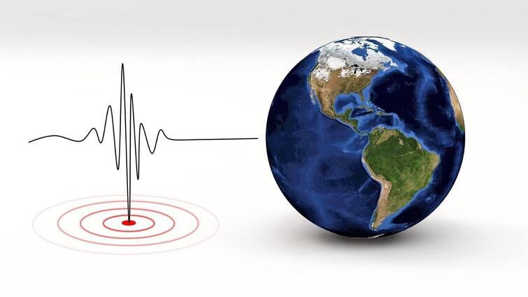 Japan Earthquake: Strong M7.3 earthquake Fukushima Tokyo northern Japan triggering tsunami advisory Japan Earthquake: শক্তিশালী ভূমিকম্পে কাঁপল জাপান, জারি সুনামি সতর্কতা