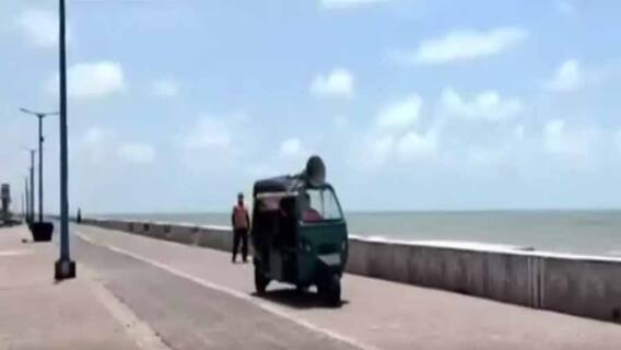 এক ডজন গল্প: ঘূর্ণিঝড় 'ইয়াস' মোকাবিলায় তৎপর প্রশাসন, সমুদ্র তীরবর্তী এলাকায় চলছে মাইকে লাগাতার প্রচার