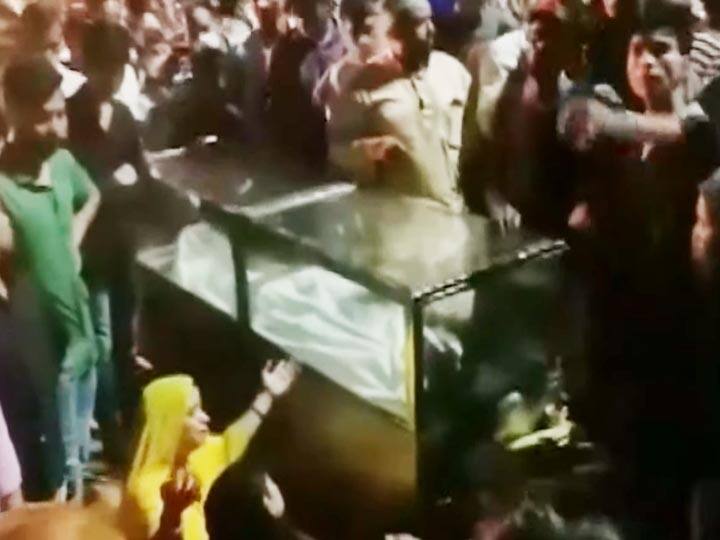 Two police constable and home guard suspended after vegetable seller death in Unnao उन्नाव: पुलिस थाने में सब्जीवाले की मौत पर बवाल, दो सिपाही और होमगार्ड निलंबित, हत्या का केस दर्ज