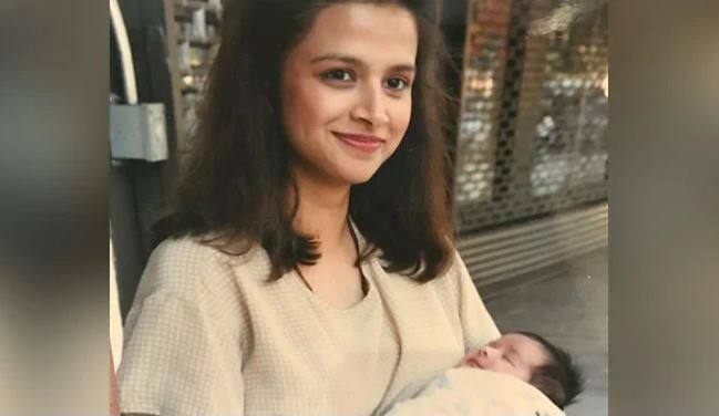 आपको बता दें कि ऋचा का 1996 में ब्रेन ट्यूमर से निधन हो गया था. जिसके बाद त्रिशाला की परवरिश ऋचा के माता-पिता ने की थी. त्रिशाला अब न्यूयॉर्क में ही रहती हैं. कभी-कभी संजय उनसे मिलने के लिए जाते रहते हैं.