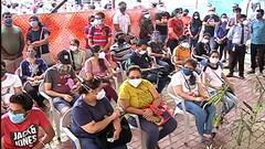 COVID19 Vaccination : पुण्यातल्या 70 केंद्रांवर फक्त कोविशिल्डचे डोस; नोबल रुग्णालयाबाहेर लसीकरणासाठी झुंबड