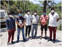 उत्तराखंड: जान जोखिम में डालकर कोरोना से मरने वाले लोगों का अंतिम संस्कार कर रहे हैं पर्यावरण मित्र