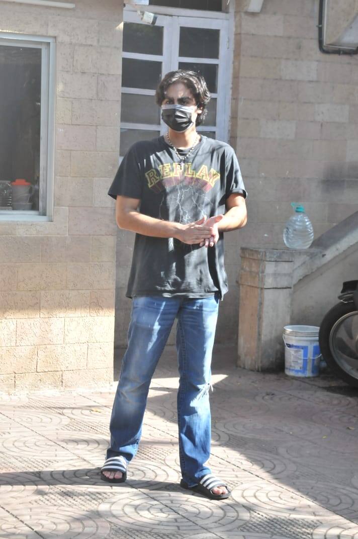 The actress can be seen wearing a halter-neck green maxi dress. Malaika tied up a messy bun to complete her look. Both Malaika and Arhaan wore masks amid the ongoing COVID-19 pandemic. (Image courtesy – Manav Manglani)