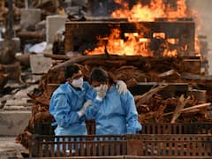 कोरोना का कहर: 30 साल से कम उम्र के दो भाइयों की 27 घंटे के भीतर मौत, बीमार पिता को अभी तक नहीं दी गई खबर