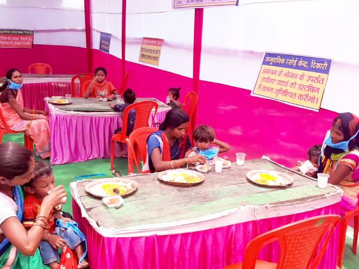 Tekari community kitchen center decorated like wedding ceremony in gaya milk and biscuit available for child ann बिहारः शादी समारोह के जैसा सजा गया का यह सामुदायिक किचन सेंटर, बच्चों के लिए मिल रहा दूध व बिस्किट