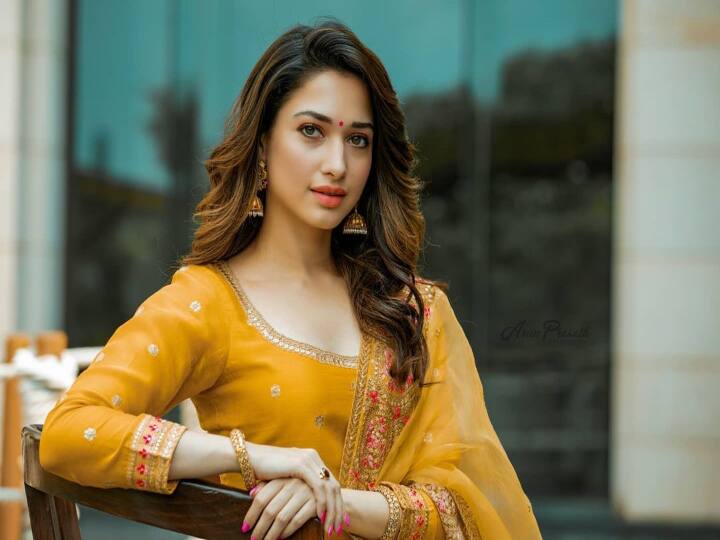 தமன்னா தனது 14 வயதில் திரையில் முதல் முறையாக தமிழ் திரைப்படமான எனக்கு 20 உனக்கு 18ல் தோன்றினார்