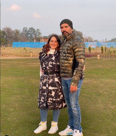 युवराज सिंह की पत्नी हेज़ल कीच मूल रूप से यूके की रहने वाली हैं. उन्हें सलमान खान की फिल्म बॉडीगार्ड में देखा गया था. इसके बाद 2016 में दोनों ने शादी कर ली थी.