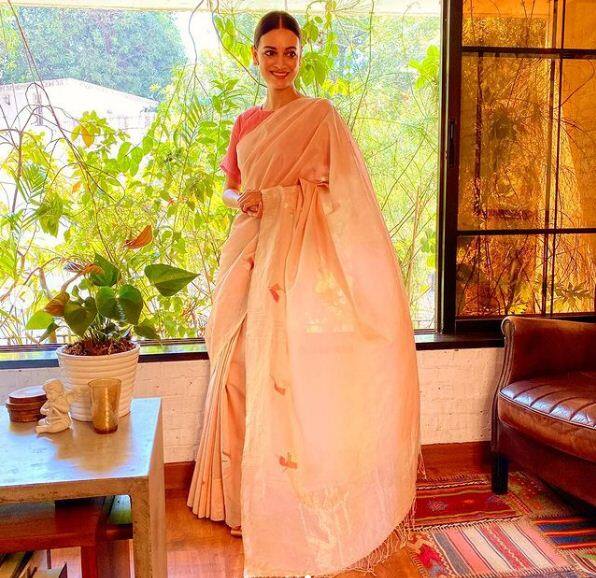 दीया मिर्जा अक्सर सोशल मीडिया पर अपने मुंबई वाले घर से तस्वीरें और वीडियो शेयर करती रहती हैं. ये साबित करती हैं कि दीया का घर सबसे अलग है.