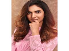 'ஒரு மனம் நிற்க சொல்லுதே, ஒரு மனம் எட்டி தள்ளுதே' - ரிது வர்மா க்ளிக்ஸ்