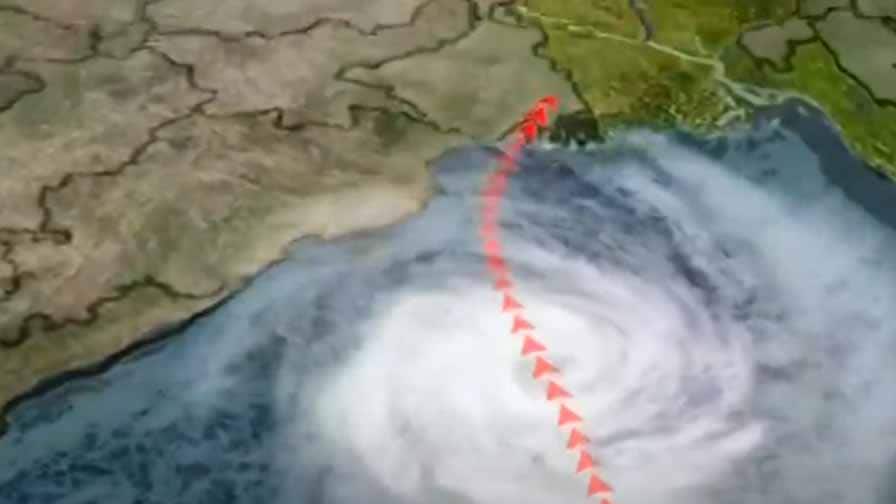 Cyclone Yaas becomes severe alert in West Bengal and Odisha Cyclone Yaas : 'यास' चक्रीवादळाची भीषणता वाढली, येत्या 24 तासात ओडिशा-बंगालच्या किनारी धडकणार