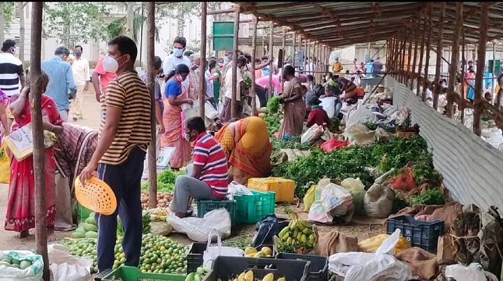 TN govt. press release warning action against higher prices on vegetables TN Lockdown | காய்கறிகள் அதிக விலைக்கு விற்கும் வியாபாரிகள் மீது நடவடிக்கை : தமிழ்நாடு அரசு