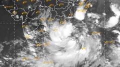 ৭ টায় বাংলা (১): বুধবার সন্ধেয় উপকূলে আছড়ে পড়তে পারে ঘূর্ণিঝড় ‘ইয়াস’, সতর্কতায় বাতিল ৪১টি ট্রেন