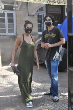 बैकलेस मैक्सी ड्रेस पहन बेटे के साथ मम्मी के घर पहुंचीं Malaika Arora, लुक के कारण फिर आई चर्चा में