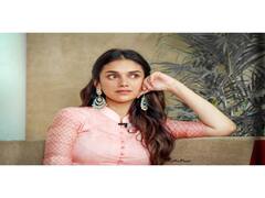 Aditi Rao Hydari :அடடா நான் கவிஞன் உனை பார்த்து கெட்டுப்போன கவிஞன் - அதிதி ராவ் ஹைதாரி