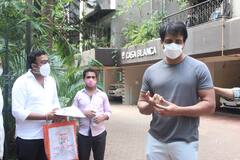 Sonu Sood: বাড়ির নিচে সাহায্যপ্রার্থীদের ভিড়, নিজে এসে সমস্যার কথা শুনলেন সোনু