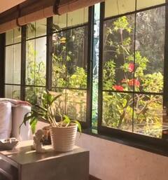 કોઇ ગાર્ડનથી કમ નથી દિયા મિર્ઝાનુ મુંબઇમાં આવેલુ ઘર, રૂમોથી લઇને દિવાલોનુ રખાયુ છે ખાસ ધ્યાન, જુઓ Inside Photos