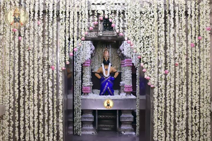 याच दिवसाचे औचित्य साधून पुणे येथील भाविक नानासाहेब दिनकरराव परचुंड पाटील यांनी मोगरा, गुलाब, झेंडू आणि अश्टरच्या फुलांनी विठ्ठल मंदिर सजवले आहे.