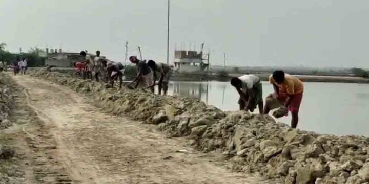 মৌসম ভবন জানিয়েছে, ক্রমশ উত্তর ও উত্তর পশ্চিম দিকে এগোবে এই ঘূর্ণিঝড়। আজ রাতের মধ্যেই এটি শক্তিশালী ঘূর্ণিঝড়ে পরিণত হবে।