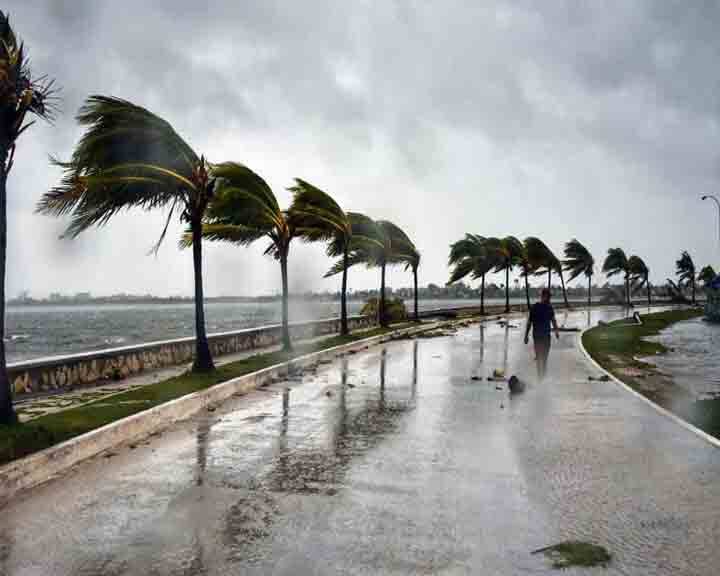 ২৫ মে সকালে ঘুর্ণিঝড়ের গতিবেগ হবে ৫০ থেকে ৬০ কিলোমিটার। ২৬ মে আরও বেড়ে ৬০ কিলোমিটার বেগে ঝড় বইবে। ২৬ মে ৯০ থেকে ১০০ কিলোমিটার বেগে ঝড় হবে। ২৬ মে বালেশ্বরে ঘণ্টায় ১৫৫ কিলোমিটার, সর্বোচ্চ ১৮৫ কিলোমিটার বেগে ঝড়। দক্ষিণ ২৪ পরগনায় উপকূলবর্তী এলাকায় ৯০-১০০ কিলোমিটার বেগে ঝড়।