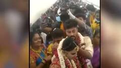 धरती पर लगा था Lockdown तो आसमान में कर ली शादी