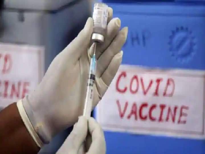 हरिद्वार में 10 दिन बाद फिर शुरू हुआ कोविड वैक्सीनेशन, 45 साल से अधिक उम्र के लोगों का हो रहा है टीकाकरण