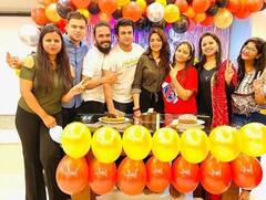 पति संकेत भोसले ने कुछ इस तरह यादगार बना दिया कॉडमेडियन Sugandha Mishra का बर्थडे, देखें पार्टी की तस्वीरें