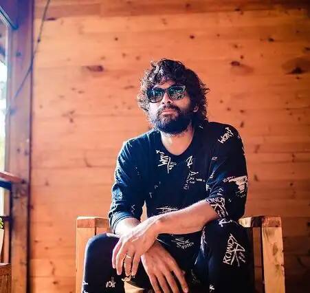 दाक्षिणात्य कलाविश्वातील कलाकारांनाही जागतिक स्तरावर कमालीची पसंती आहे. अशाच कलाकारांपैकी एक नाव म्हणजे अल्लू अर्जुन. वार्षिक कमाईच्या बाबतीत हा अभिनेता कायमच चर्चेचा विषय ठरतो, सोबतच तो आणखी एका कारणामुळंही चर्चेत असतो, ते म्हणजे त्याच्या आलिशान घरामुळे.