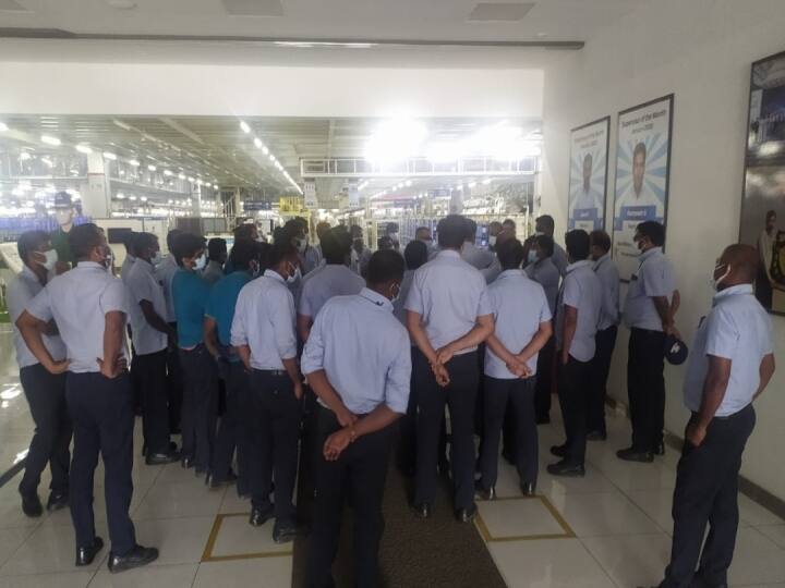கொரோனா அச்சத்தால் ஹுண்டாய் ஊழியர்கள் நடத்திய போராட்டம் : விடுமுறை அளித்தது நிர்வாகம்