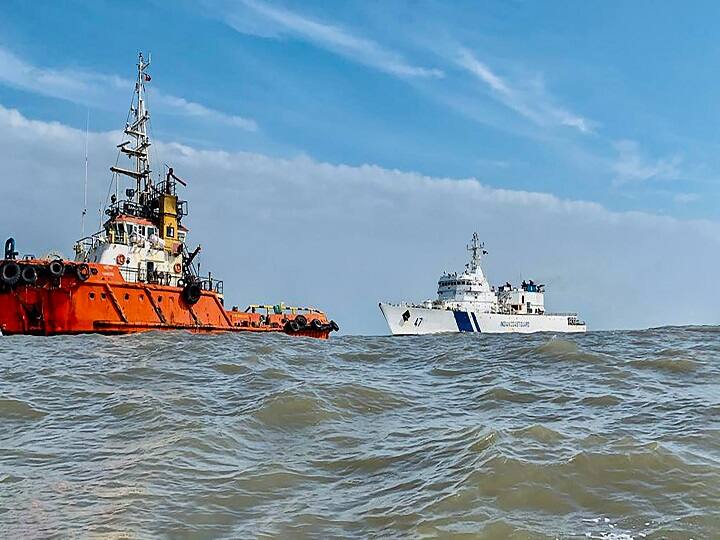 Yaas Cyclone LIVE Updates Yasa weather updates imd Severe Cyclone West Bengal, Odisha heavy rainfall thunderstorms casualties disaster management control Yaas Cyclone LIVE: ओडिशा तट की ओर बढ़ रहा है चक्रवाती तूफान 'यास', पश्चिम बंगाल में बारिश शुरू