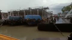 Cyclone Yaas: ধেয়ে আসছে ইয়াস, হাওড়া ফেরিঘাটের সঙ্গে গঙ্গায় ভেসে থাকা দড়ি দিয়ে বেঁধে রাখা হয়েছে লঞ্চগুলিকে