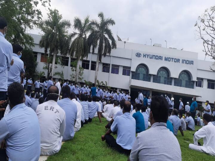 உண்ணாவிரத போராட்டத்தில் ஈடுபட்டு வரும் ஹுன்டாய் தொழிற்சாலை ஊழியர்கள்
