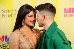 Billboard Music Awards 2021: Priyanka Chopra Shares Husband Appreciation Post For Nick Jonas After Their HOT PDA On Red Carpet; See Pics