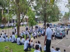 கொரோனா அச்சத்தால் ஹுண்டாய் ஊழியர்கள் நடத்திய போராட்டம் : விடுமுறை அளித்தது நிர்வாகம்