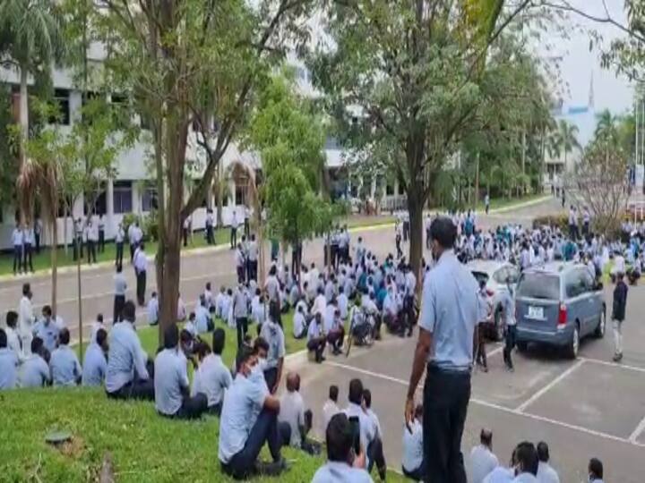 கொரோனா அச்சத்தால் ஹுண்டாய் ஊழியர்கள் நடத்திய போராட்டம் : விடுமுறை அளித்தது நிர்வாகம்