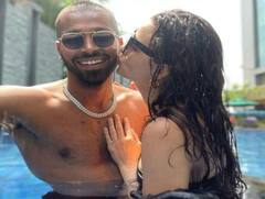 Natasa Stankovic की फोटो वायरल, Hardik Pandya के कमेंट ने जीता फैन्स का दिल