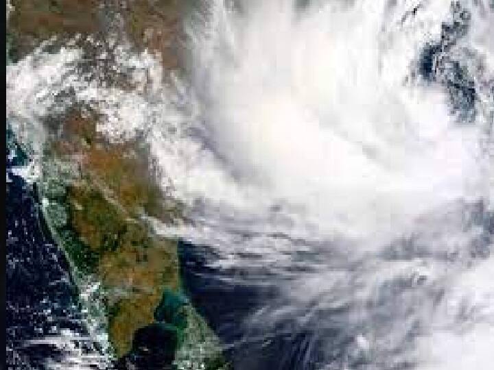 அதிதீவிர புயலாக மாறிய யாஸ்; நாளை கரையை கடக்கிறது! Cyclonic storm intensifies into severe cyclonic storm அதிதீவிர புயலாக மாறிய யாஸ்; நாளை கரையை கடக்கிறது!