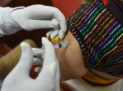 COVID-19 Vaccination: देशभर में वैक्सीनेशन का आंकड़ा 20 करोड़ के पार, जानिए किस आयु वर्ग को दी गई सबसे ज्यादा डोज