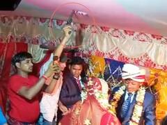 बिहारः वरमाला के दौरान मुंगेर में हर्ष फायरिंग, कट्टा निकालकर कई राउंड चलाई गोली; VIDEO VIRAL