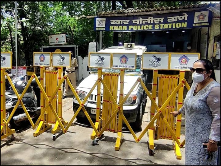 मुंबई पुलिस को महिला ने डोनेट किए खास तरह के 100 बैरिकेड्स, नाकाबंदी में हो रहा है इस्तेमाल