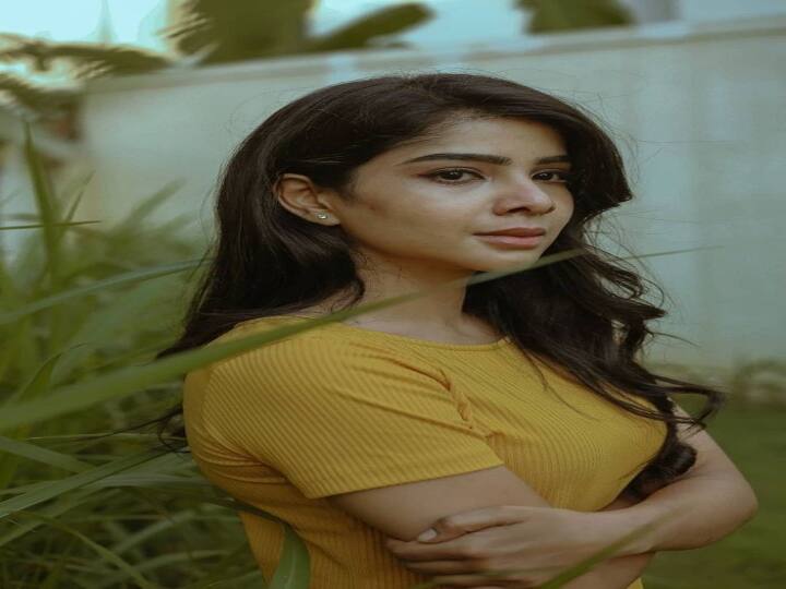 மாடலிங்கில் அதிகம் ஆர்வம் இருக்கும் பவித்ரா 2017 ஆம் ஆண்டில் 