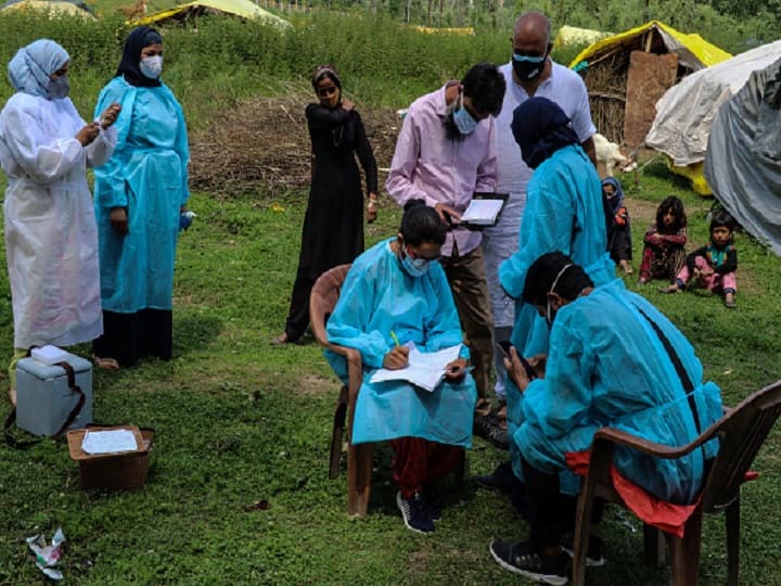 Jammu Kashmir: Daily Covid Cases, Positivity Rate Drop By 50%; 4 Districts Secure 100% Vaccination In 45+ Category Jammu & Kashmir: Daily Covid Cases, Positivity Rate Drop By 50%; 4 Districts Secure 100% Vaccination In 45+ Category