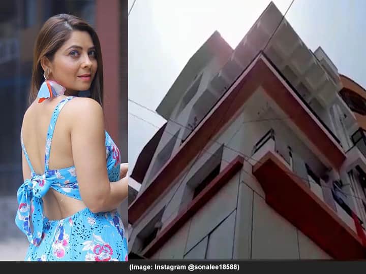 Fan enters Sonali Kulkarni's Pune building with weapon Sonali's father injured दुबईत विवाह केलेल्या सोनाली कुलकर्णीच्या पुण्यातील इमारतीत चाहत्याचा शस्त्रासह प्रवेश, सोनालीचे वडील जखमी