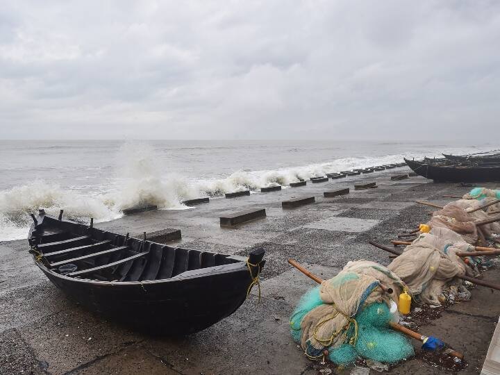 Cyclone Yaas Updates: Yaas likely to make landfall near Dhamra Port in Odisha Bhadrak district चक्रवात ‘यास’ के कल सुबह धमरा बंदरगाह के पास दस्तक देने की आशंका | बंगाल और ओडिशा में कैसी है तैयारी?